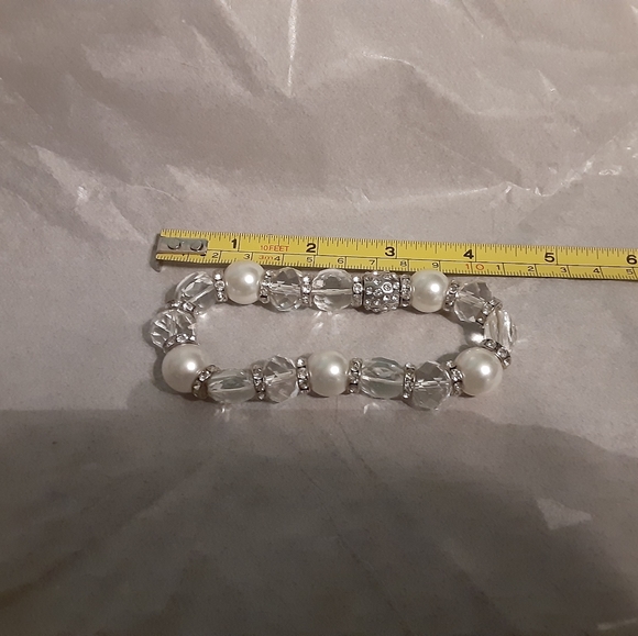 3 pc stretch bracelet set, off white pearls and silver with clear stone accents - Picture 4 of 5